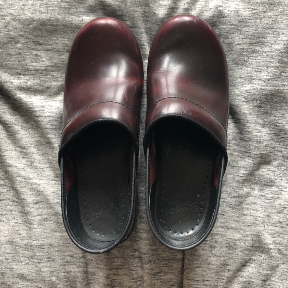 red clogs